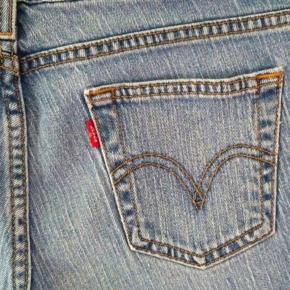 Levi's Denim Jean Shorts. - Picture 4 of 5